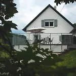 Freistehendes Mit Kamin, Sauna, Atemberaubenden Blick Ins Tal, Mehrere Terrassen, 1500qm Grundstueck 1,6m Hoch Eingezaeunt Tatil Evi Gerabronn