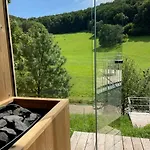 Freistehendes Mit Kamin, Sauna, Atemberaubenden Blick Ins Tal, Mehrere Terrassen, 1500qm Grundstueck 1,6m Hoch Eingezaeunt Tatil Evi Gerabronn