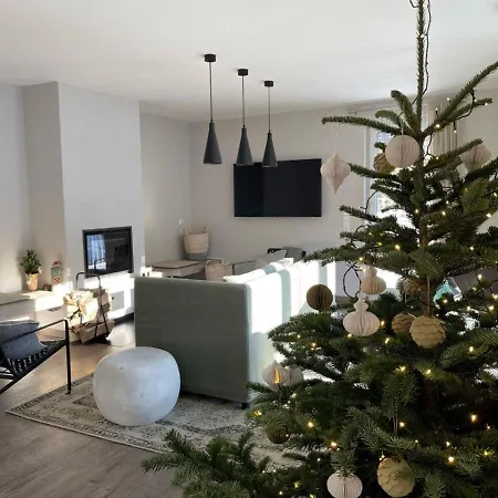 Bergblick Lodge: Mit Sauna Und Panoramaterrassen Holiday home Gerabronn