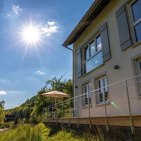 Дом отдыха Freistehendes Mit Kamin, Sauna, Atemberaubenden Blick Ins Tal, Mehrere Terrassen, 1500qm Grundstueck 1,6m Hoch Eingezaeunt