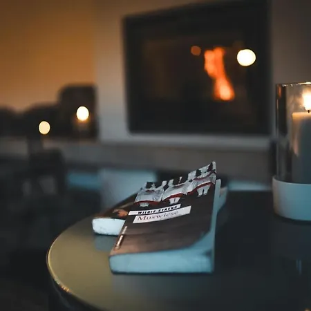 Freistehendes Mit Kamin, Sauna, Atemberaubenden Blick Ins Tal, Mehrere Terrassen, 1500qm Grundstueck 1,6m Hoch Eingezaeunt