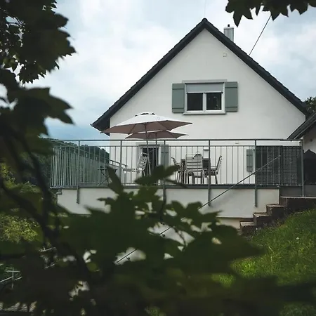 Freistehendes Mit Kamin, Sauna, Atemberaubenden Blick Ins Tal, Mehrere Terrassen, 1500qm Grundstueck 1,6m Hoch Eingezaeunt Feriehus Gerabronn