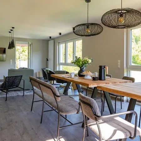Feriehus Freistehendes Mit Kamin, Sauna, Atemberaubenden Blick Ins Tal, Mehrere Terrassen, 1500qm Grundstueck 1,6m Hoch Eingezaeunt *
