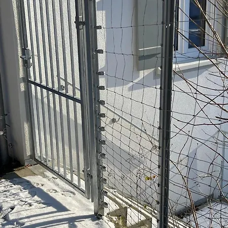 Freistehendes Mit Kamin, Sauna, Atemberaubenden Blick Ins Tal, Mehrere Terrassen, 1500qm Grundstueck 1,6m Hoch Eingezaeunt *