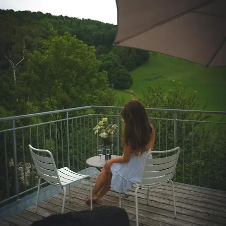 Freistehendes Mit Kamin, Sauna, Atemberaubenden Blick Ins Tal, Mehrere Terrassen, 1500qm Grundstueck 1,6m Hoch Eingezaeunt