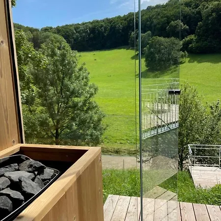 Freistehendes Mit Kamin, Sauna, Atemberaubenden Blick Ins Tal, Mehrere Terrassen, 1500qm Grundstueck 1,6m Hoch Eingezaeunt Feriehus Gerabronn